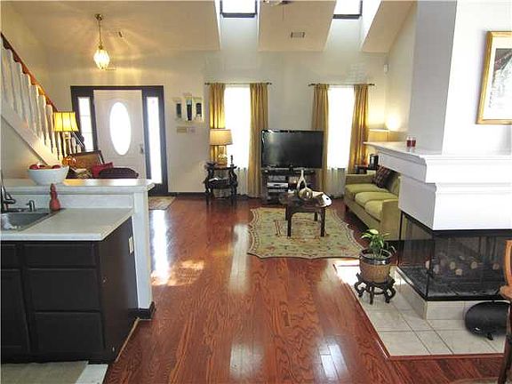3rd image of 7846 Autumn Creek Dr