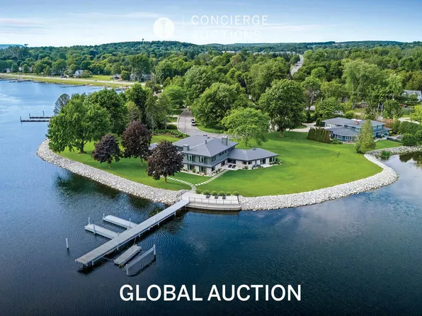 55 Utopia Cir, Sturgeon Bay, WI 54235