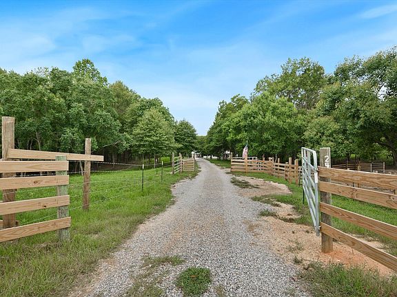 3rd image of 241 Steele Rd