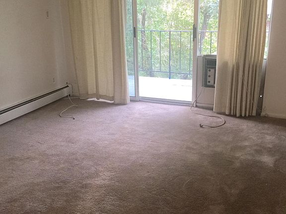Unit 24 - Livingroom