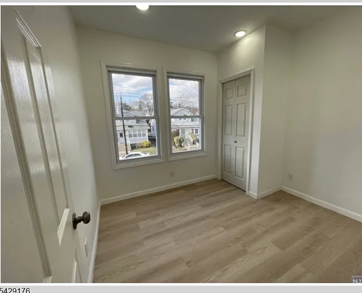 3 bed, 1.0 bath, $2,700 — Photo 4