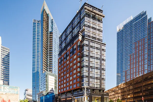 Rented by Greystar | media 17