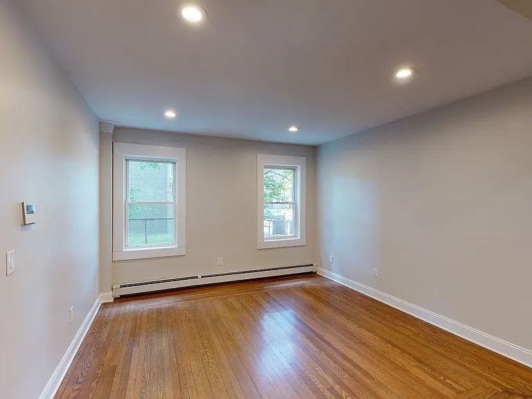 90 Bristol St #10 — Photo 6