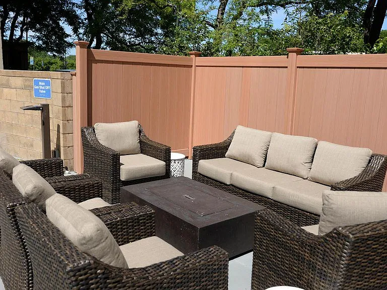 Outdoor deck