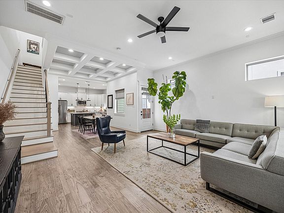 5th image of 2320 Couch St