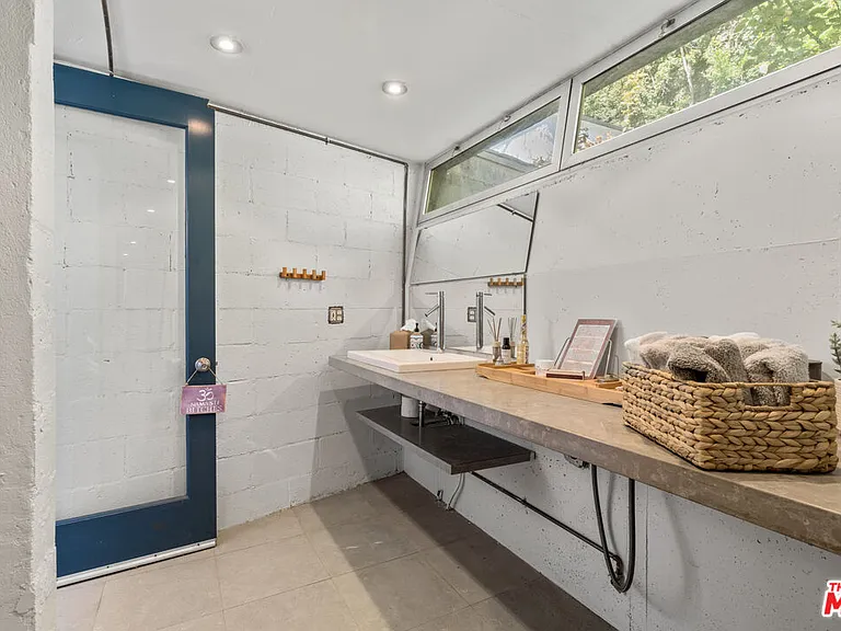1853 Nichols Canyon Rd — Photo 30