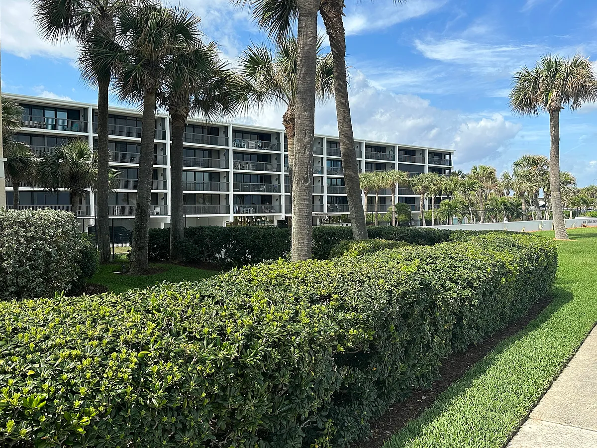 Building Photo - 4141 Ocean Dr #403