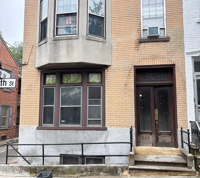323 N 8th St