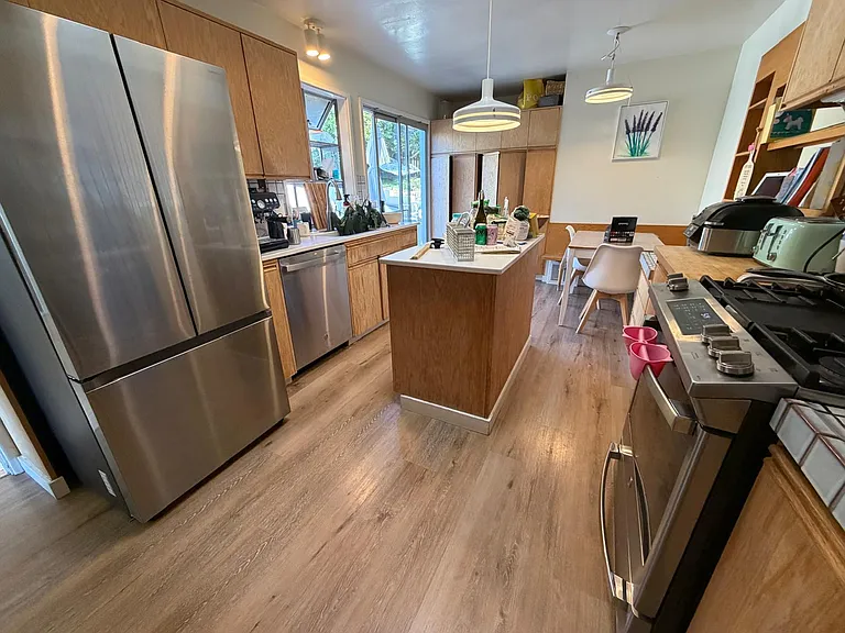 1104 Woodside Rd — Photo 4