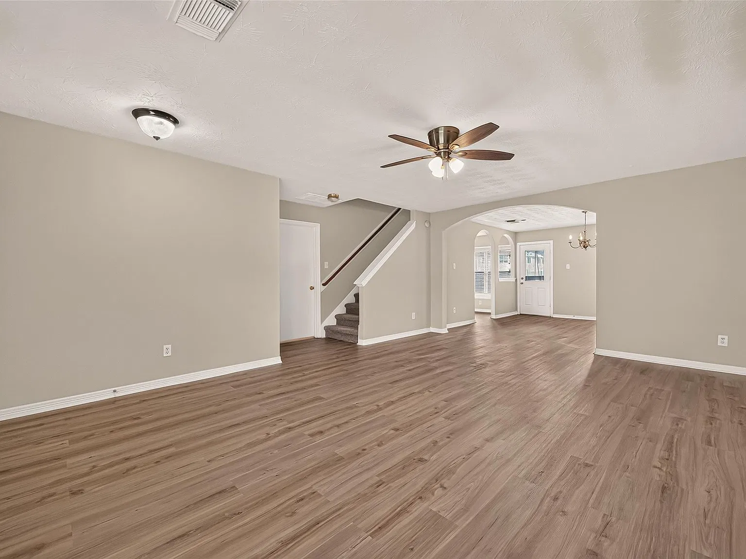 4 bed, 2.5 bath, 1971 sqft, $1,795 — Photo 4