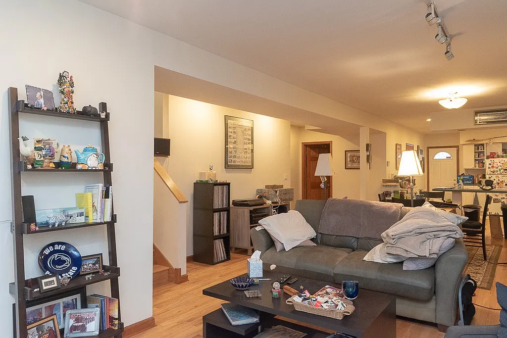 1644 W Augusta Blvd — Photo 3