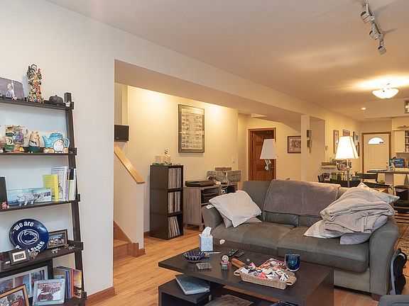 3rd image of 1644 W Augusta Blvd #2C