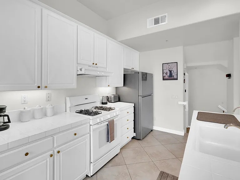 2850 Ballesteros Ln — Photo 5