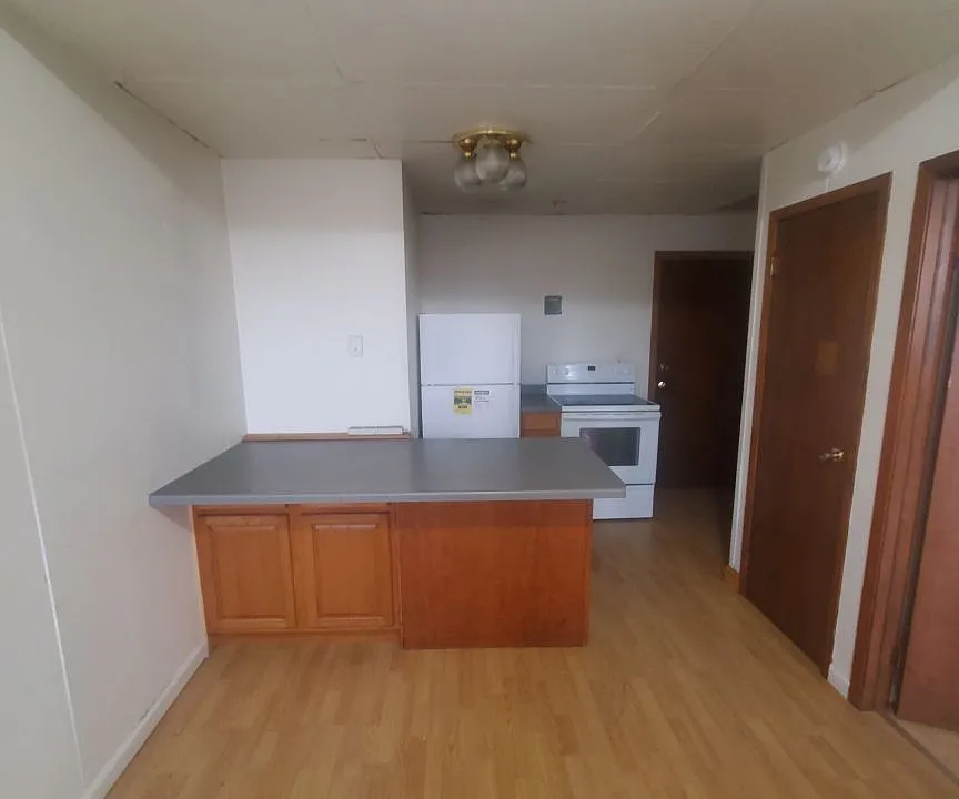 121 State St N #6