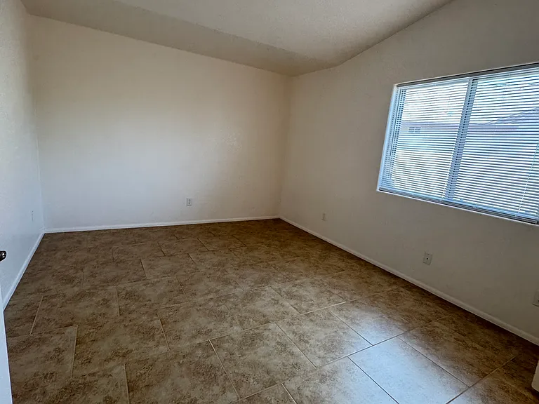 7815 S Wild Primrose Ave — Photo 8