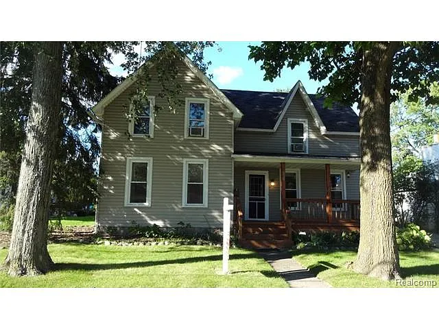 325 Atwater St photo 1