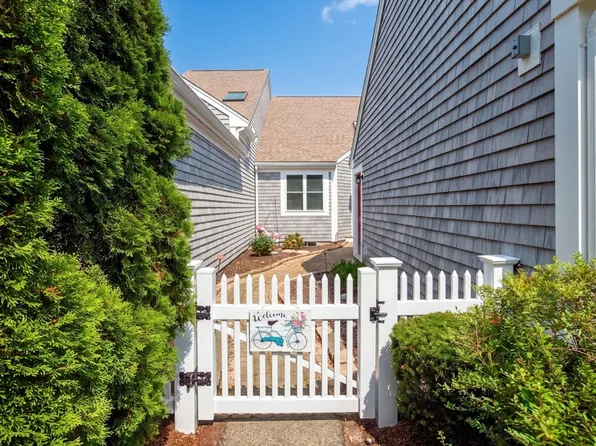 66 Holbeck Cor #66, Plymouth, MA 02360