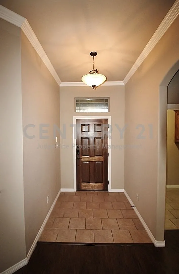 Well Maintained 3/2/2 in Waxahachie's Settlers Glen For Rent! — Photo 3