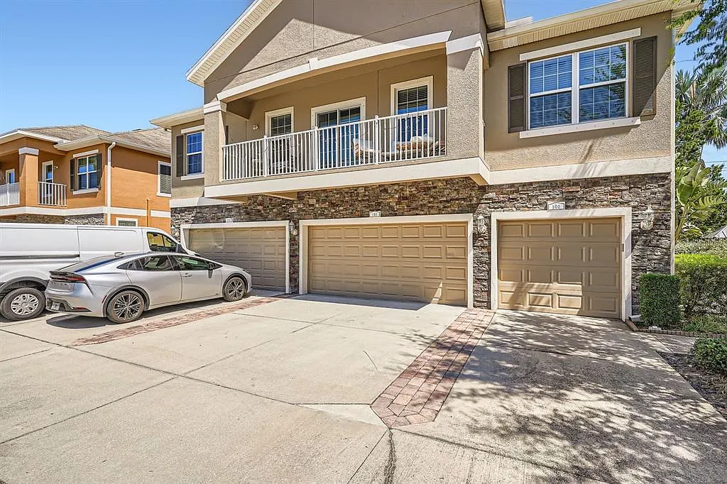 3 bed, 2.5 bath, 1480 sqft, $2,950 — Photo 2