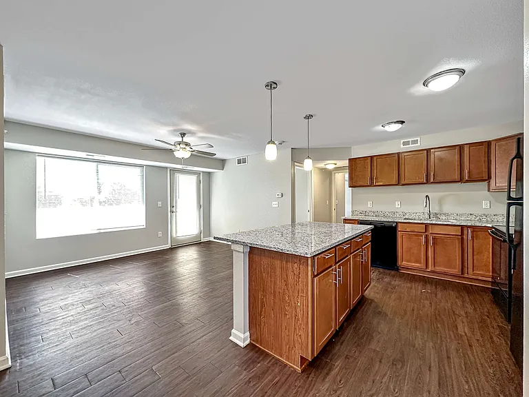 Capitol Grove Apartments — Photo 10