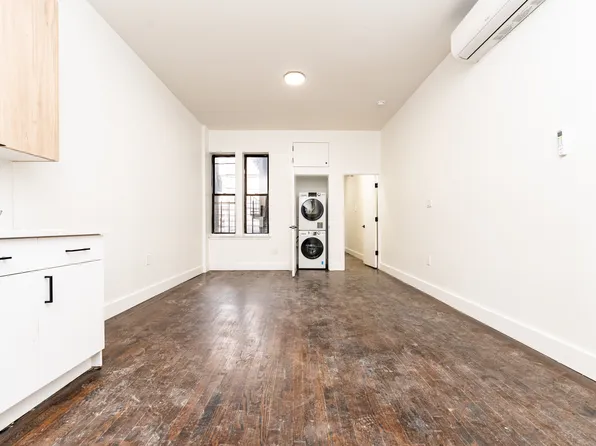 637 Willoughby Avenue image 1 of 14