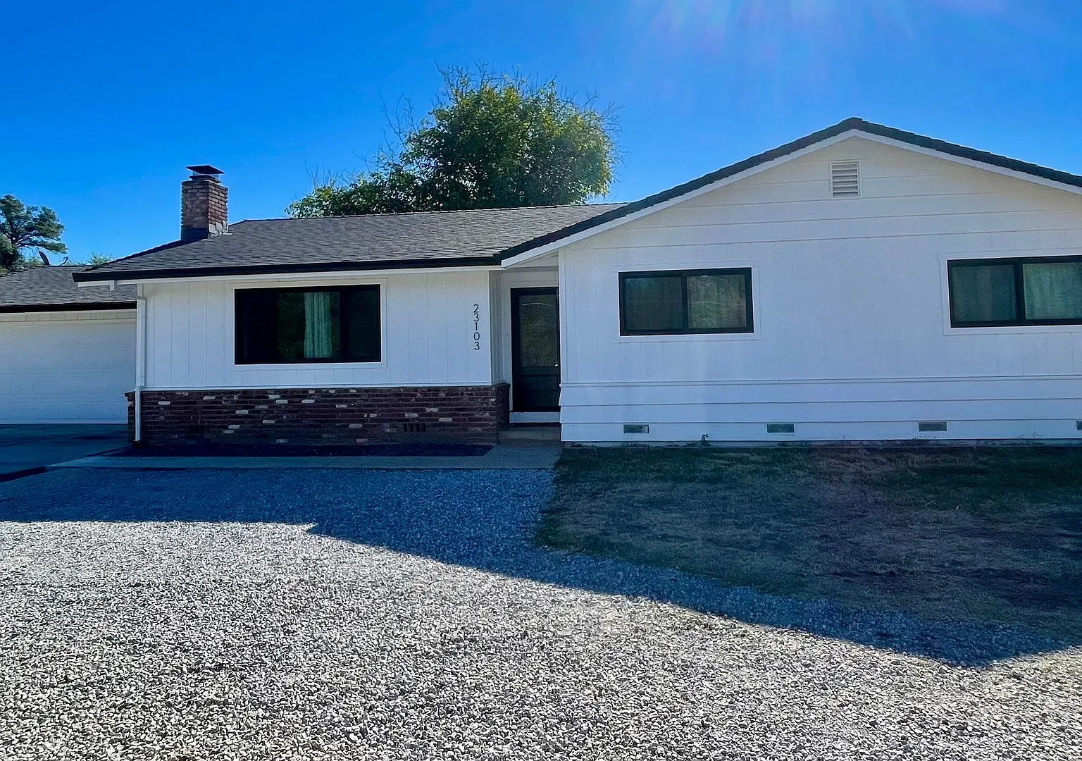 Newly Remodeled Country Setting 3/2 Home In Millville, Ca — Photo 1