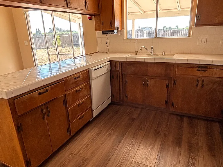 10449 Pioneer Ave — Photo 10