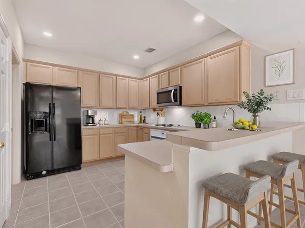 300 Cosbie Dr, Irving, TX 75063