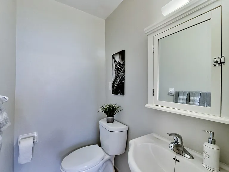 42 Glen Elm Ave #206 — Photo 132