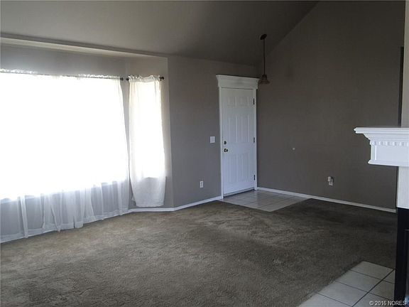 5th image of 910 Regatta Ln