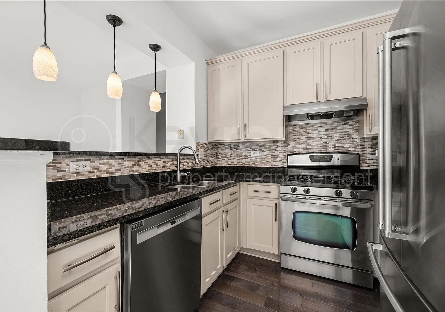 Charming 2-Bed, 2.5-Bath Rental in Blackberry Countryside 2411 Courtyard Cir, Unit 4 — Photo 3
