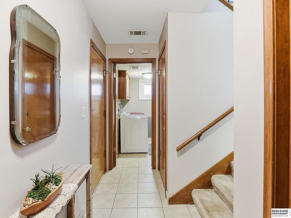 3rd image of 10934 Spring St