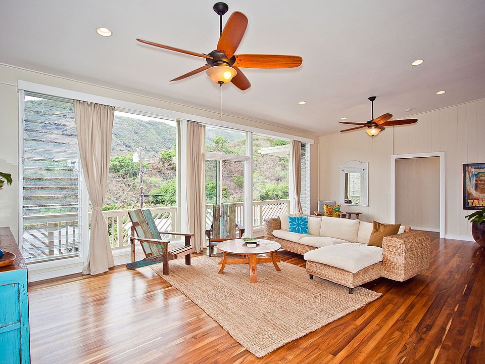 Entry to Living Room