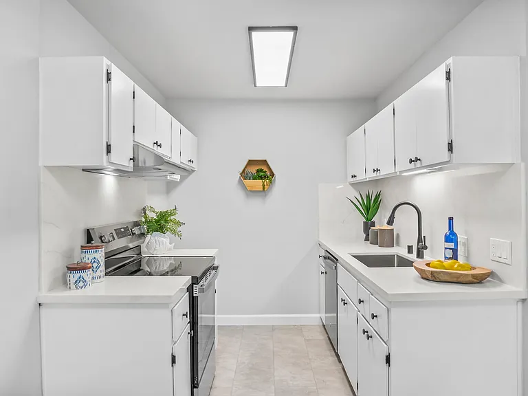 978 Kiely Blvd #E — Photo 5