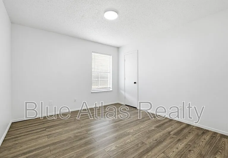 6340 Mark Ct — Photo 8