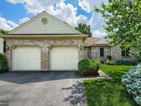 2874 Sparrow Dr, York, PA 17408