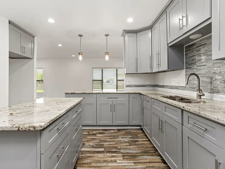 310 Creek Ln — Photo 3