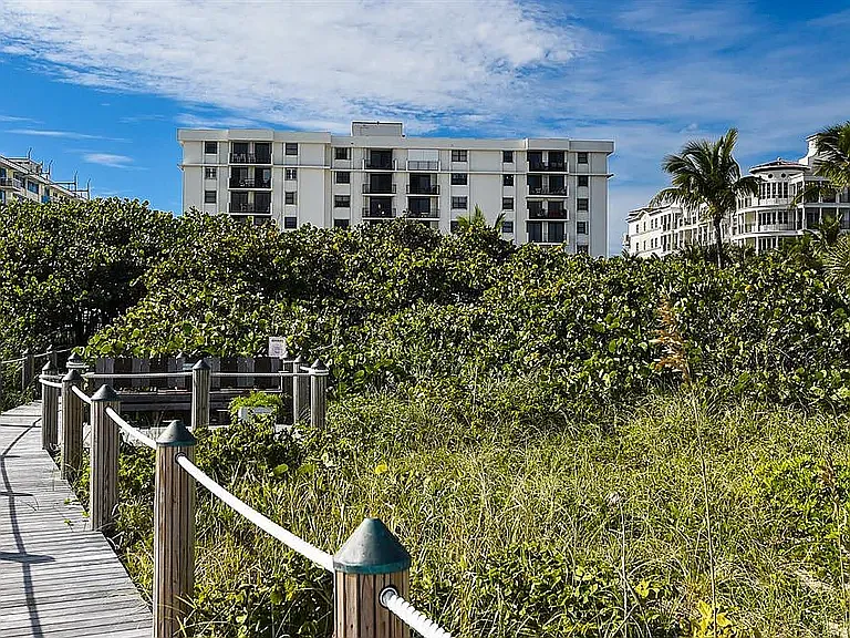 Ocean Ave — Photo 14