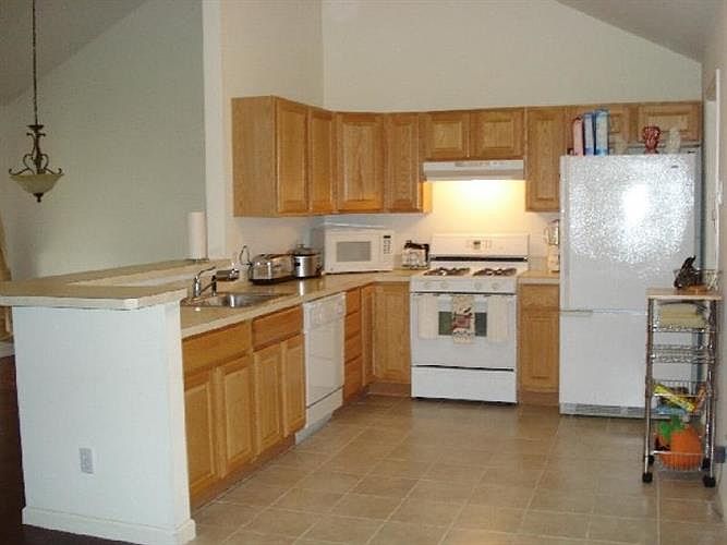 2nd image of 20 Bourne Cir #1104