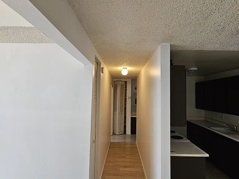 915 W Miner St — Photo 28