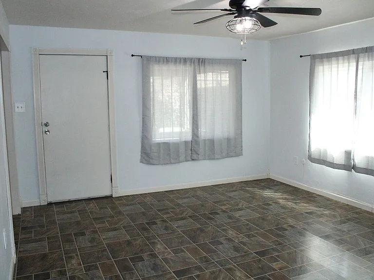 135 Poinsettia Ave — Photo 6