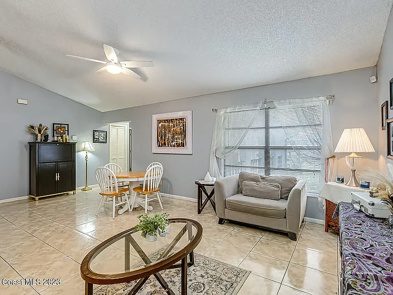 1106 Price Ave NW — Photo 4