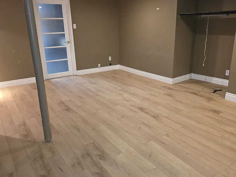 1296 Valerie Cres W — Photo 20