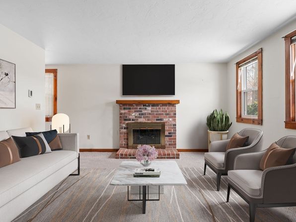 300 Falmouth Rd APT 7E, Mashpee, MA 02649