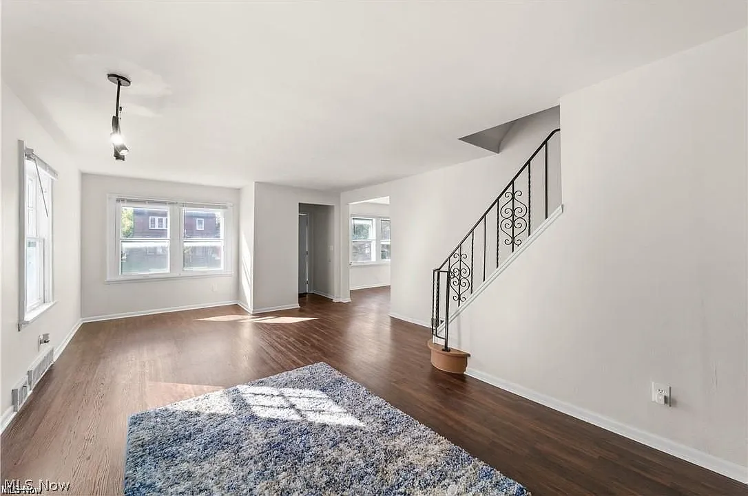 4 bed, 2.5 bath, 2127 sqft, $2,000 — Photo 4