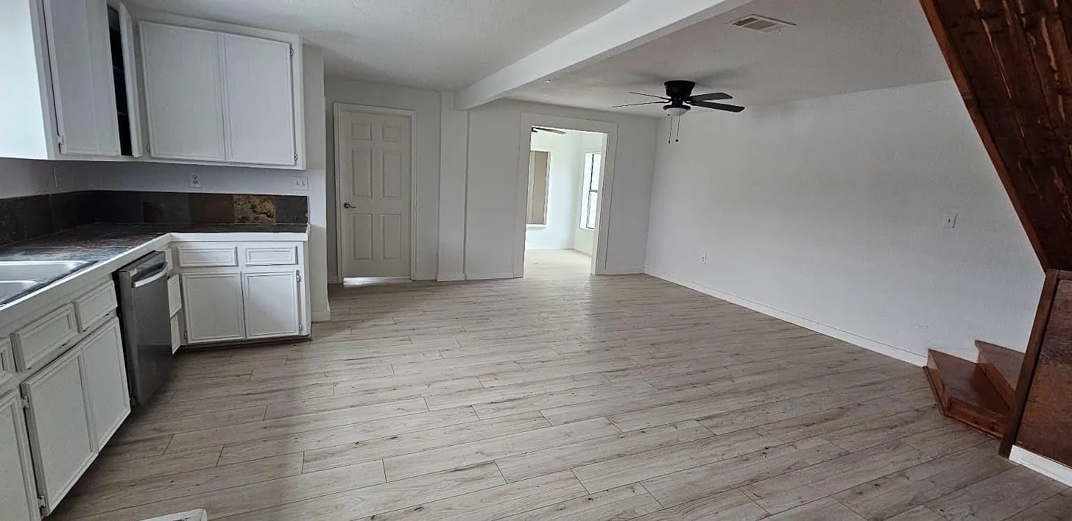 6 bed, 4.0 bath, 3500 sqft, $4,000 — Photo 2