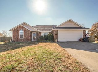 563 Elk Ave, Elkins, AR 72727