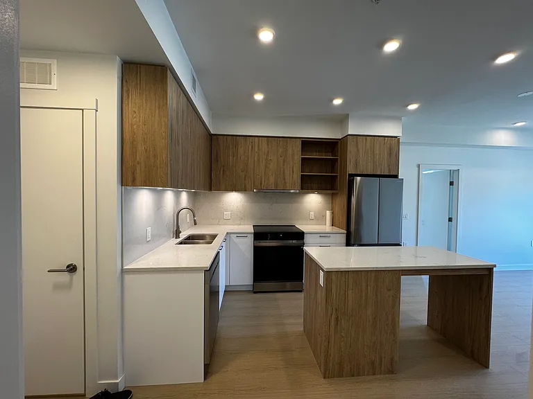 82 1st St #611 — Photo 4