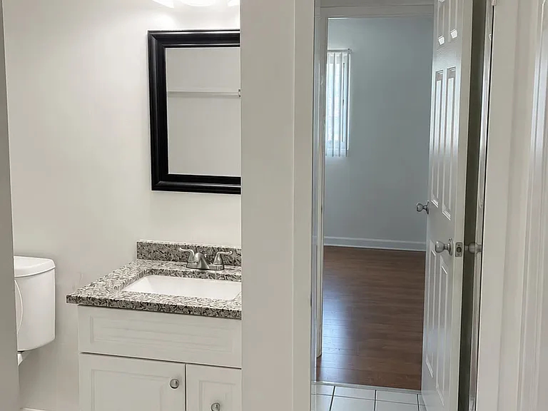 3221 W Parkway Dr #21D — Photo 3