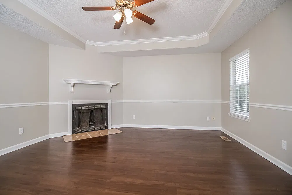 3 bed, 2.0 bath, 1392 sqft, $2,035 — Photo 3